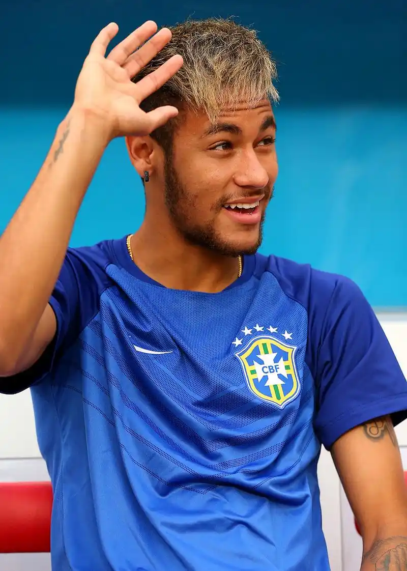 霍勒迪在比 霍勒迪在比